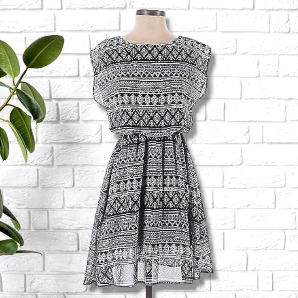 Japna NWT Boho Aztec/Tribal Print Short Sleeve Crew Neck Mini Dress